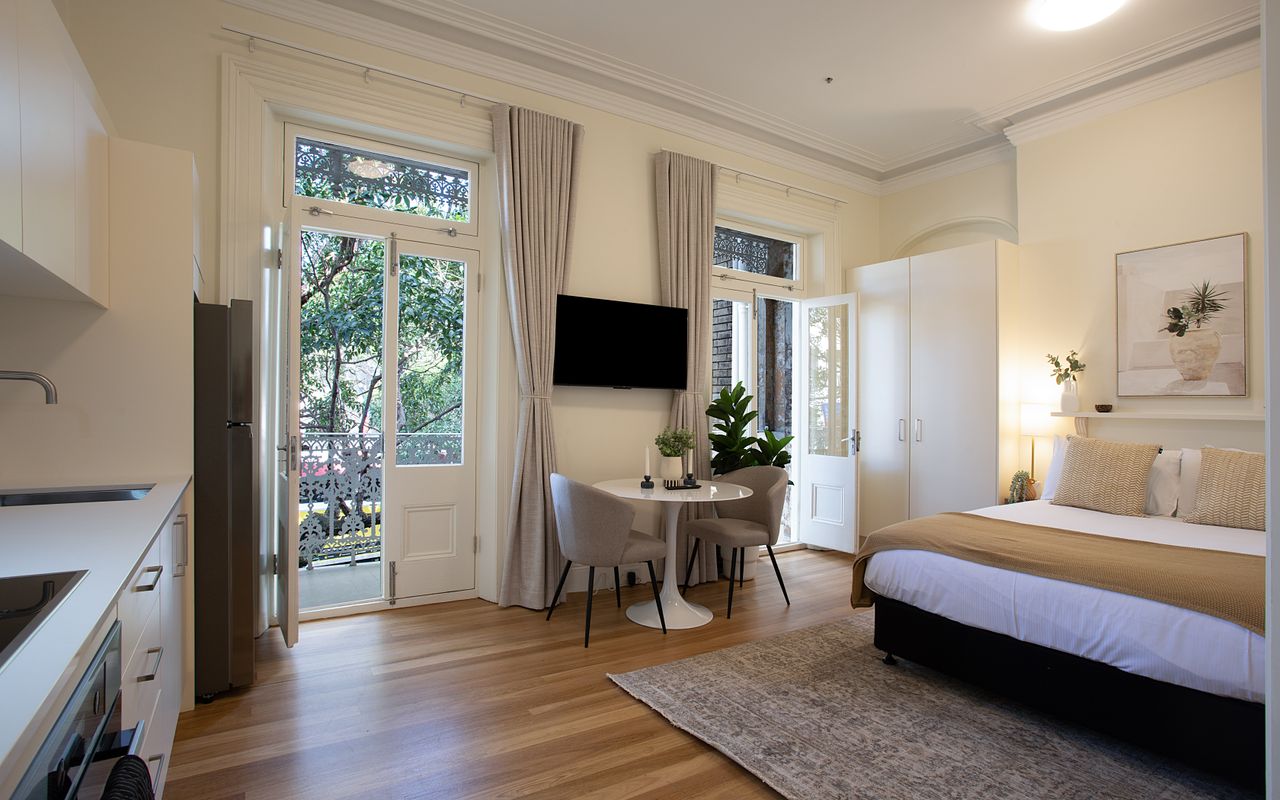 The Crown, Six Surry Hills ISYD
