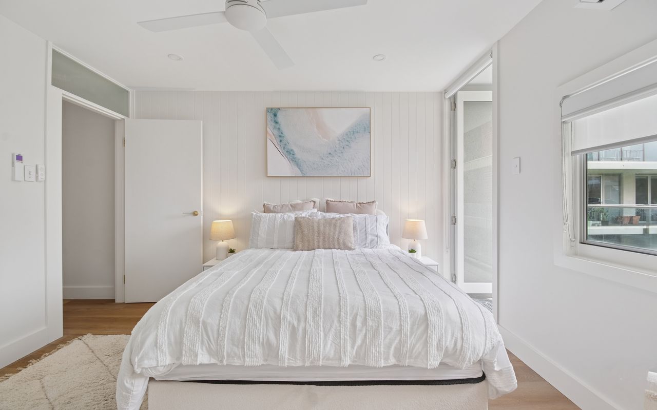 Esplanade Escape, Manly I90