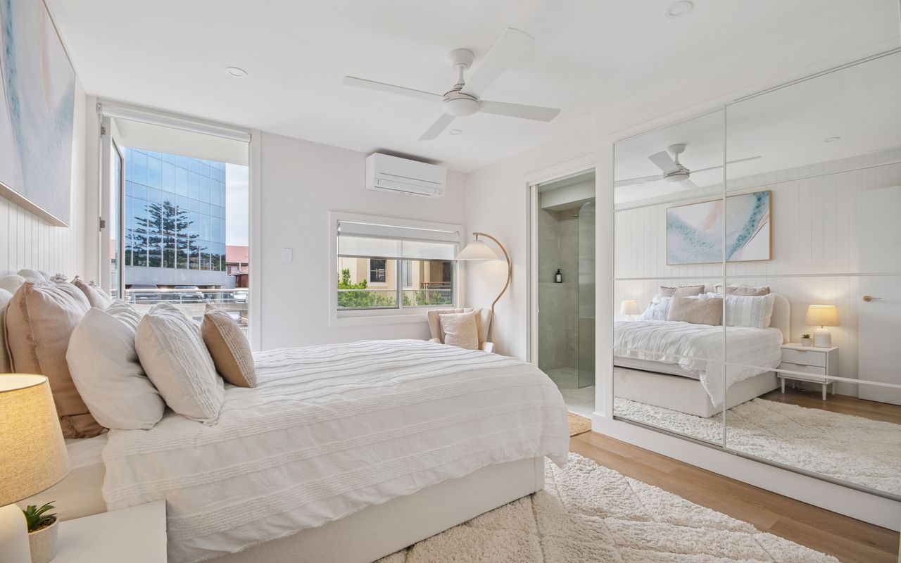 Esplanade Escape, Manly I90