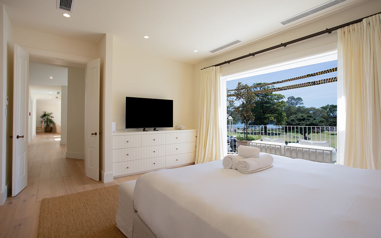 The Esplanade Escape, Balmoral LH LUXE