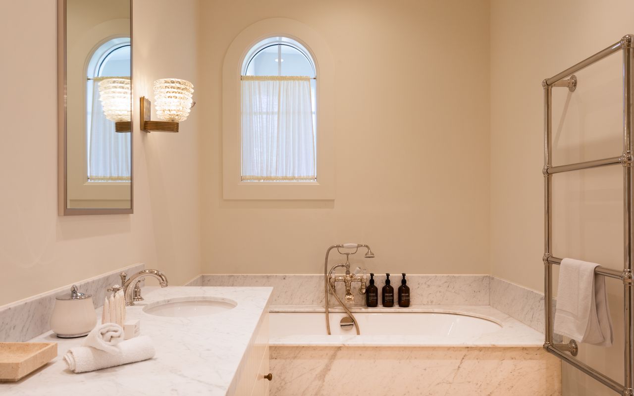 The Esplanade Escape, Balmoral LH LUXE