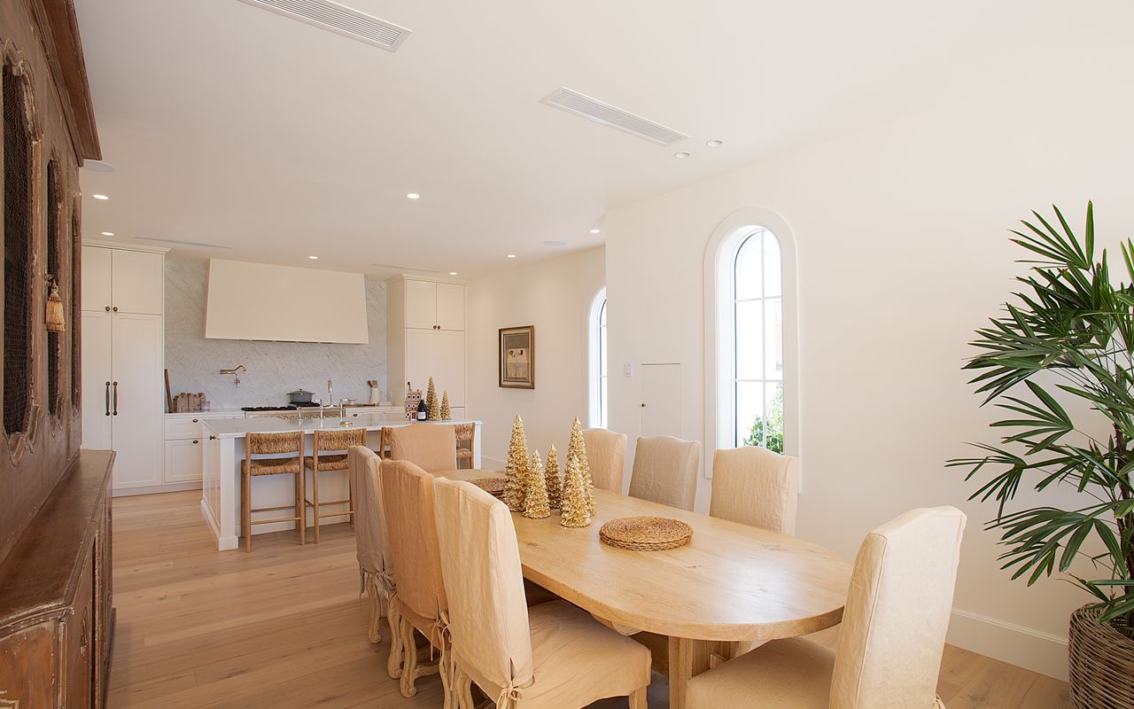 The Esplanade Escape, Balmoral LH LUXE