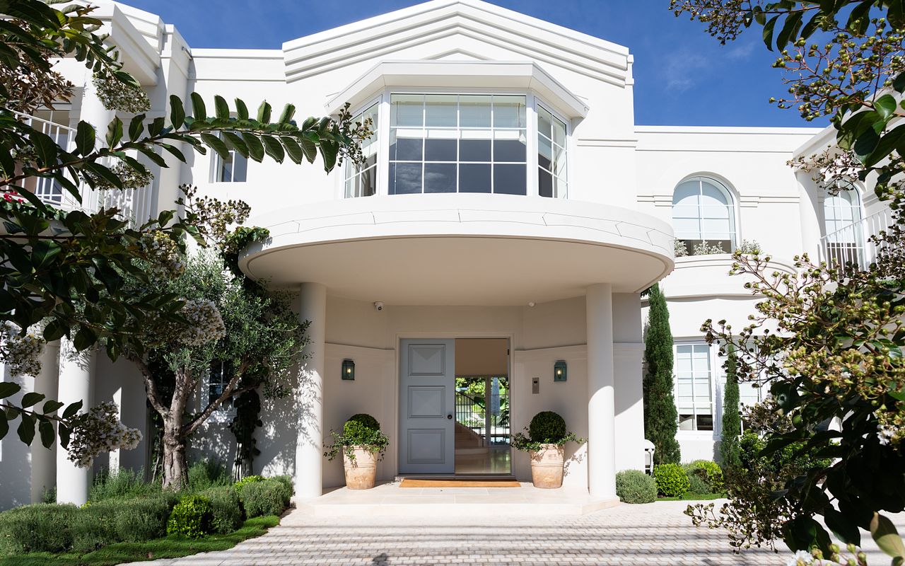 The Esplanade Escape, Balmoral LH LUXE