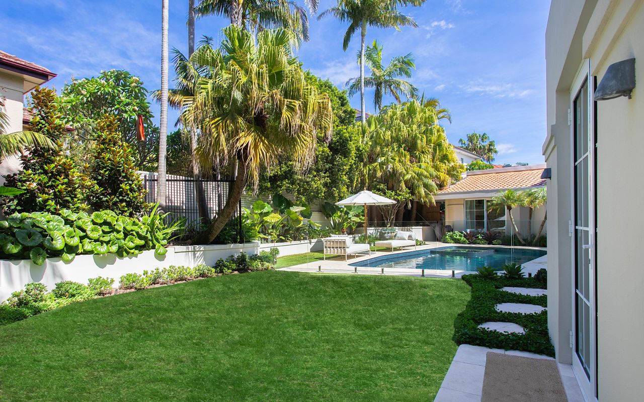 The Esplanade Escape, Balmoral LH LUXE