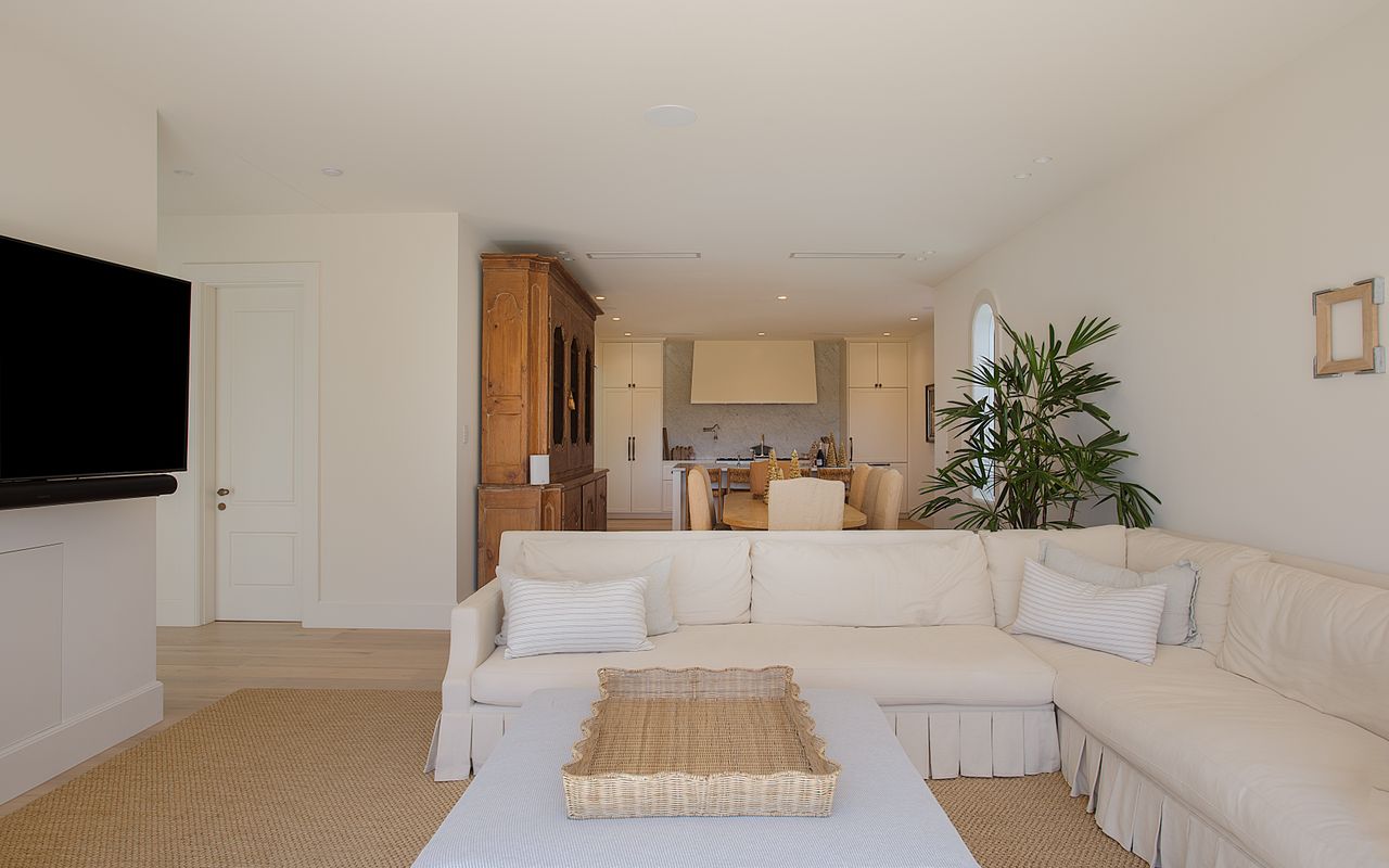 The Esplanade Escape, Balmoral LH LUXE