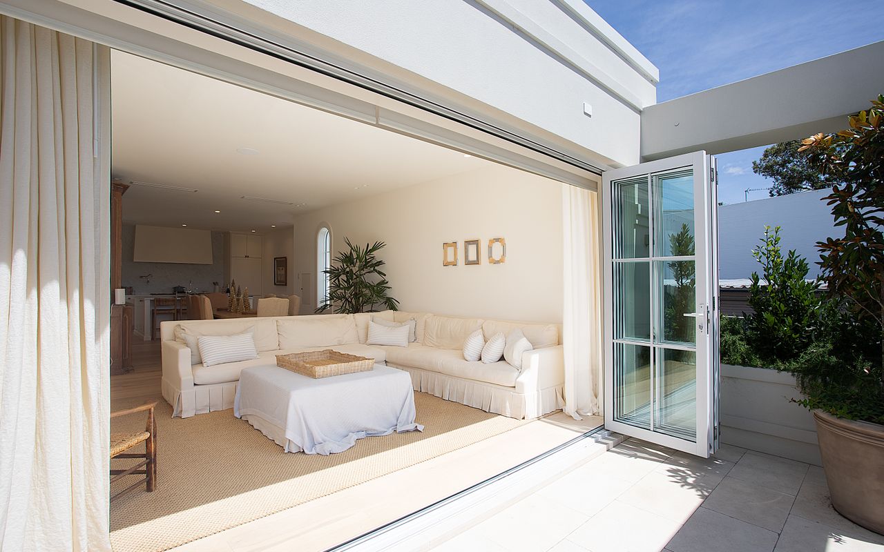 The Esplanade Escape, Balmoral LH LUXE