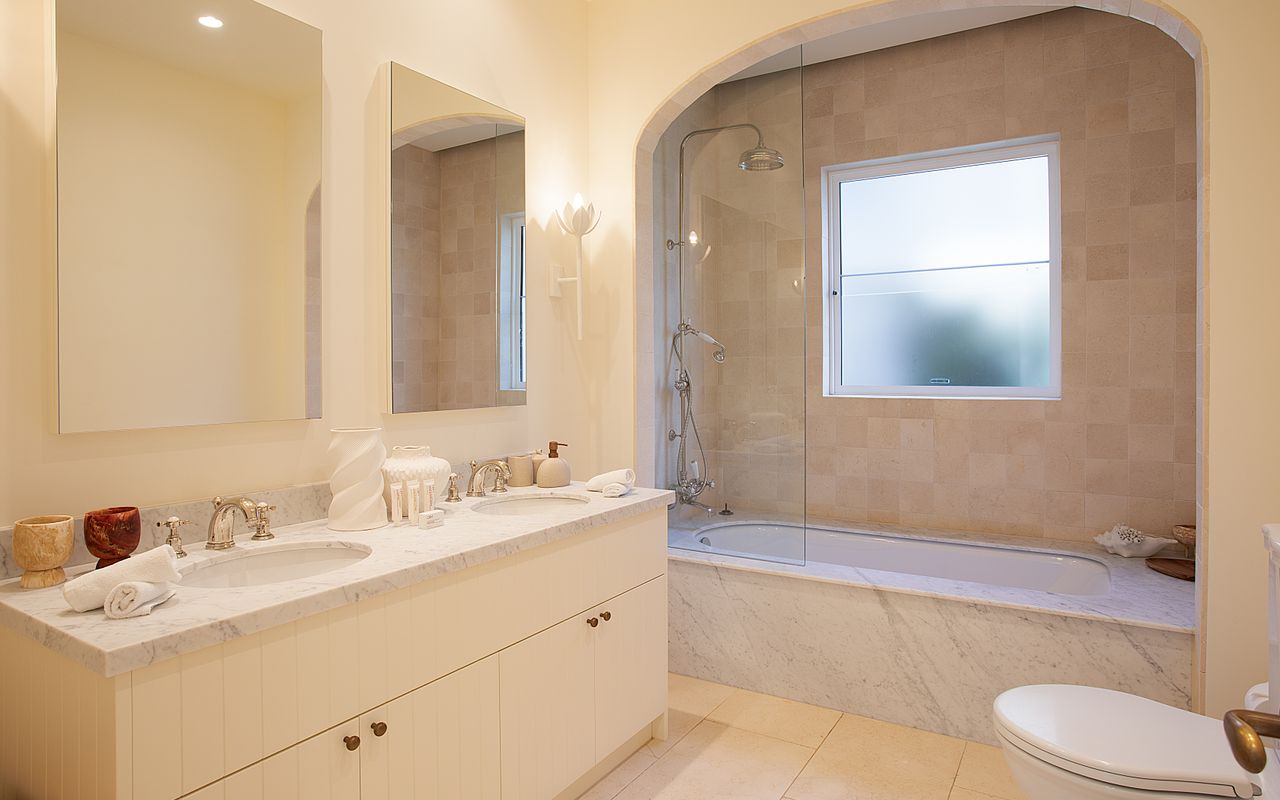 The Esplanade Escape, Balmoral LH LUXE