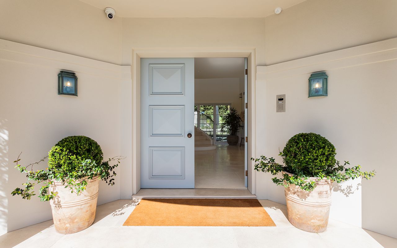 The Esplanade Escape, Balmoral LH LUXE