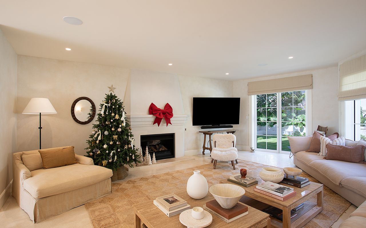 The Esplanade Escape, Balmoral LH LUXE