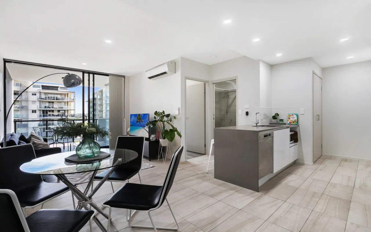 The Hamilton IQLD