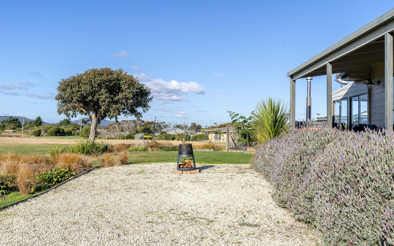 Stargazers Waterfront Hot tub Cottage Tasmania ITAS