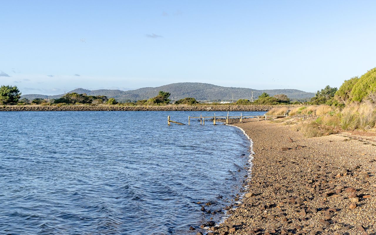 Stargazers Waterfront Hot tub Cottage Tasmania ITAS