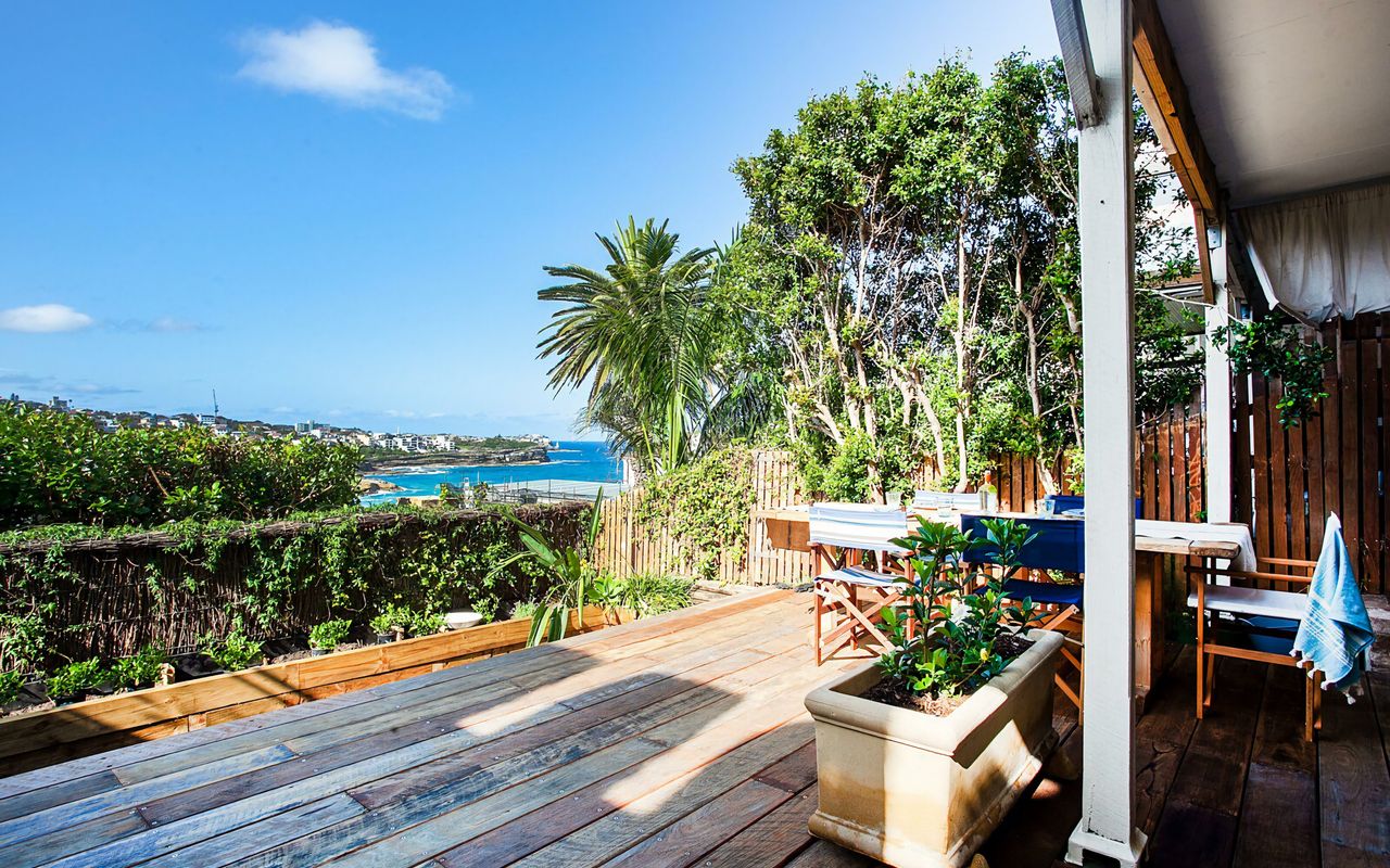 Barefoot in Bronte IH