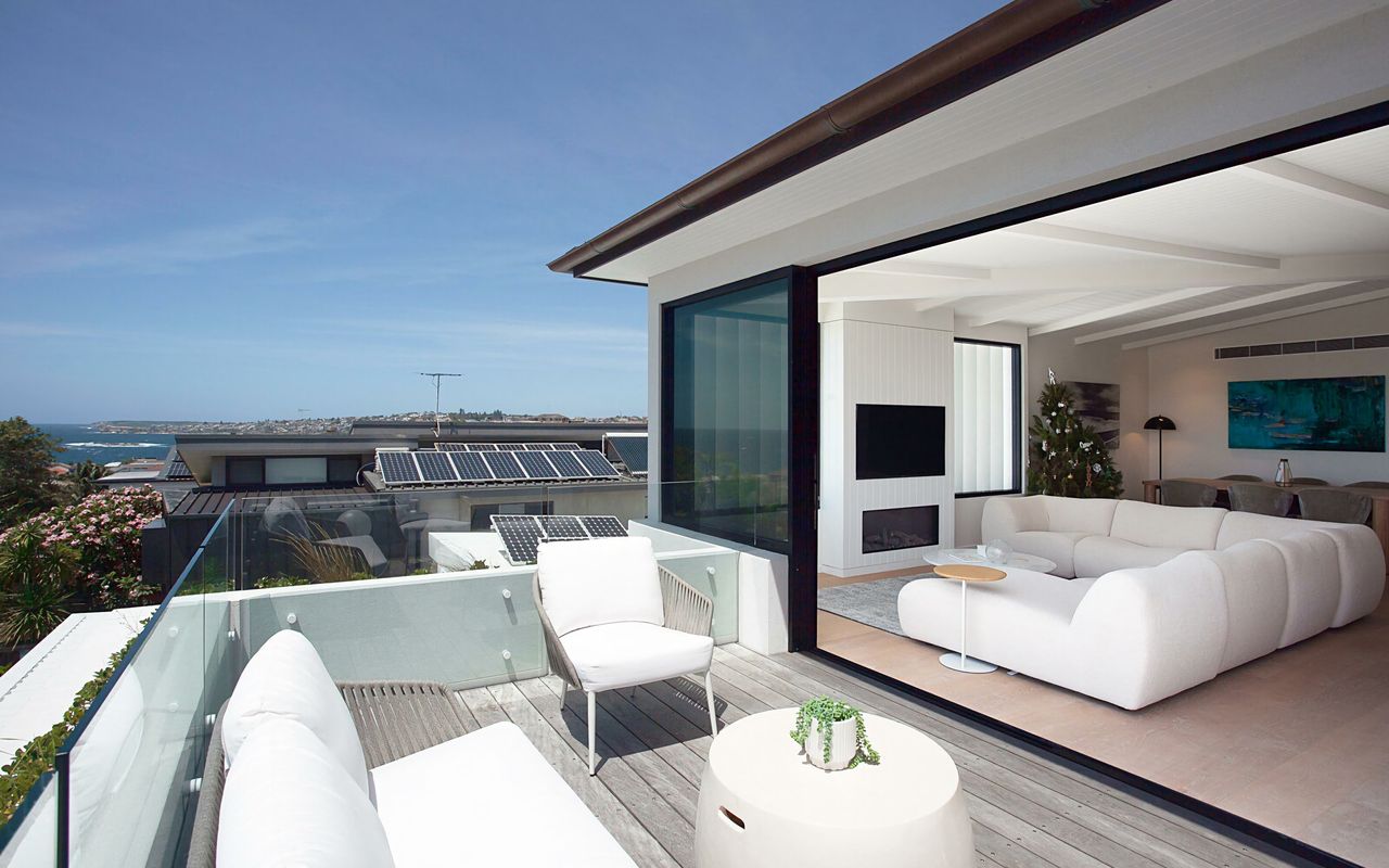 Clovelly Poolside IH