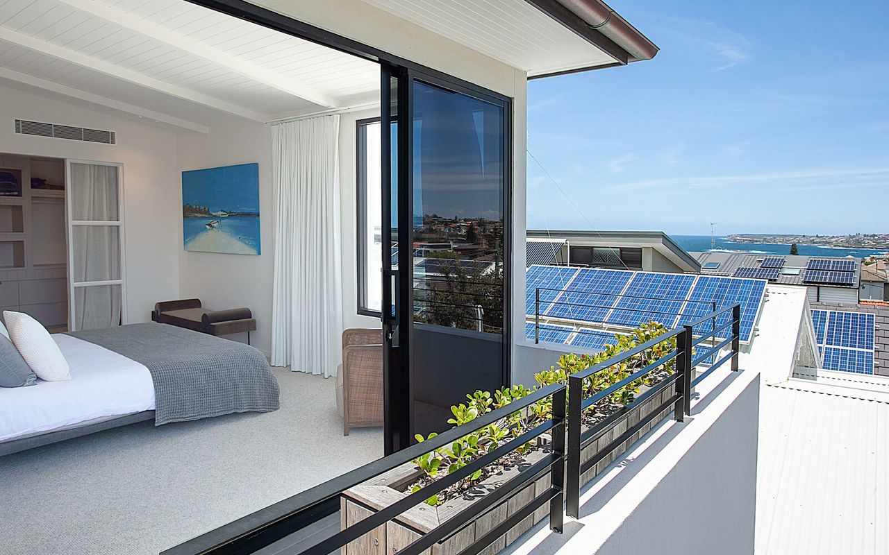 Clovelly Poolside IH