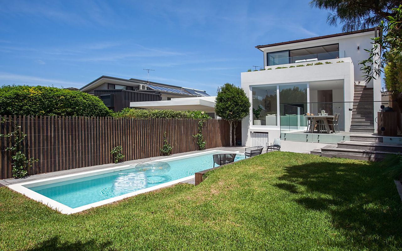 Clovelly Poolside IH