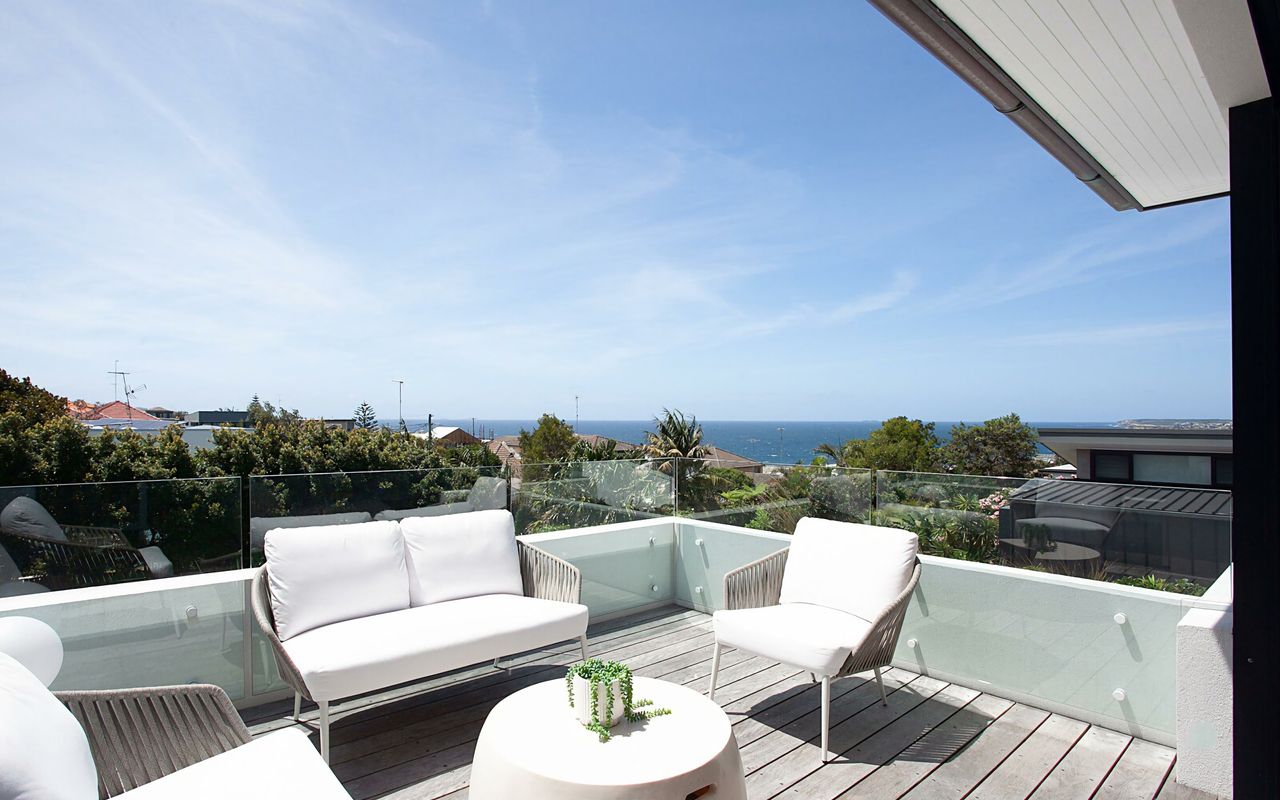 Clovelly Poolside IH