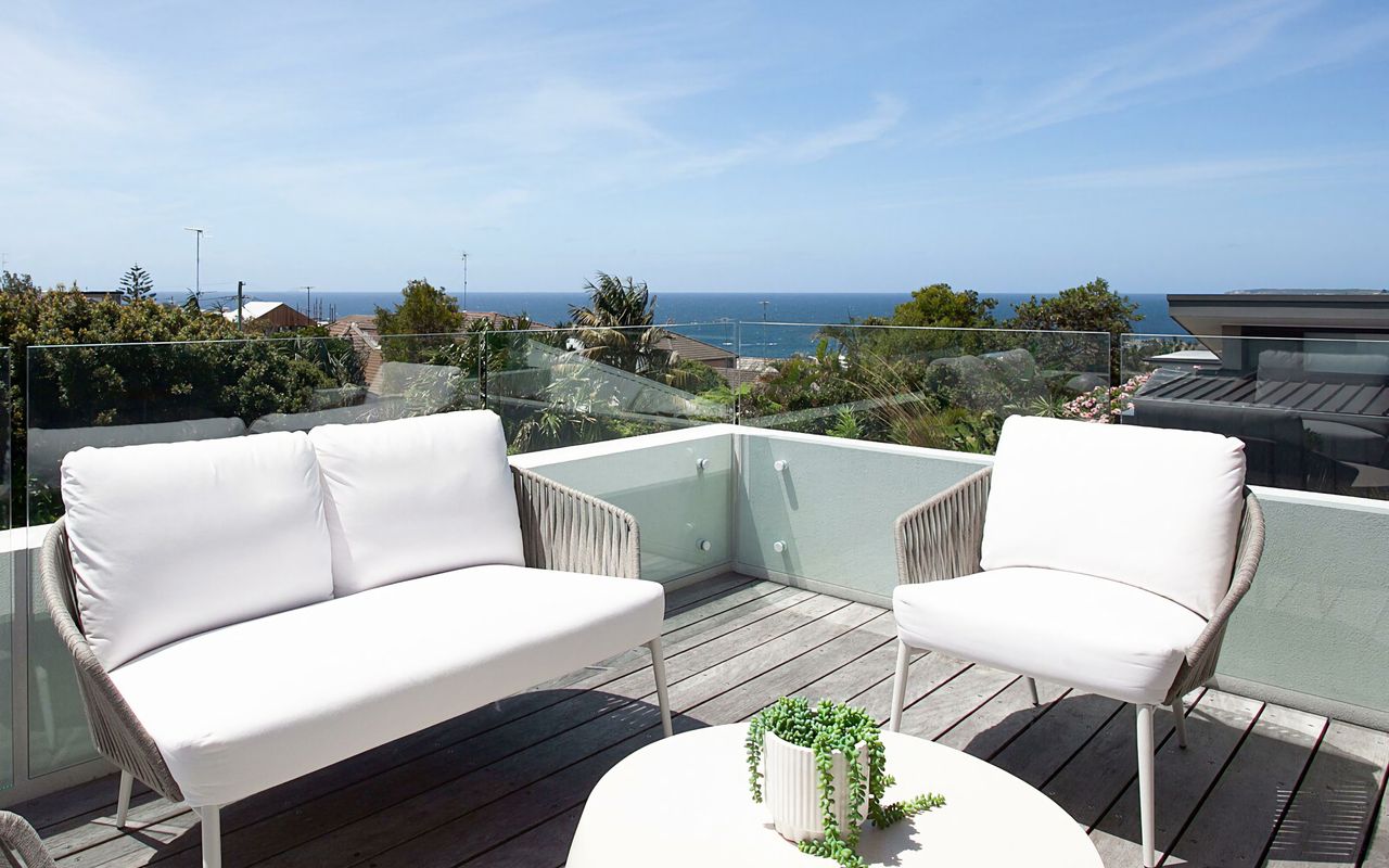 Clovelly Poolside IH