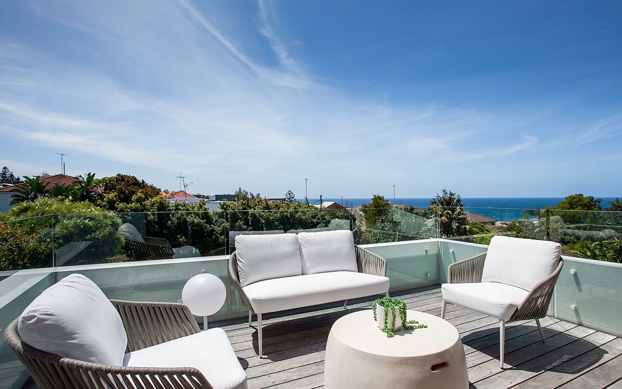 Clovelly Poolside IH