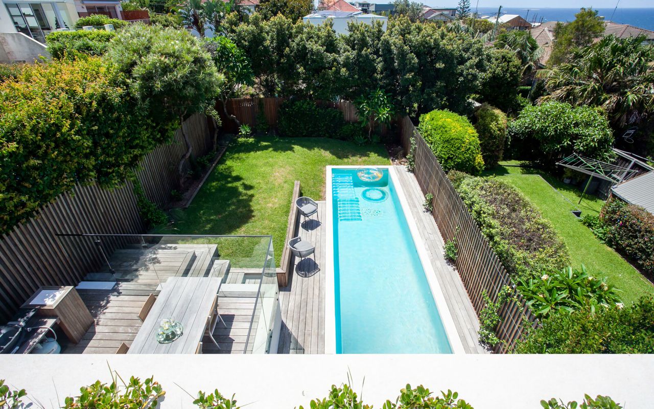 Clovelly Poolside IH