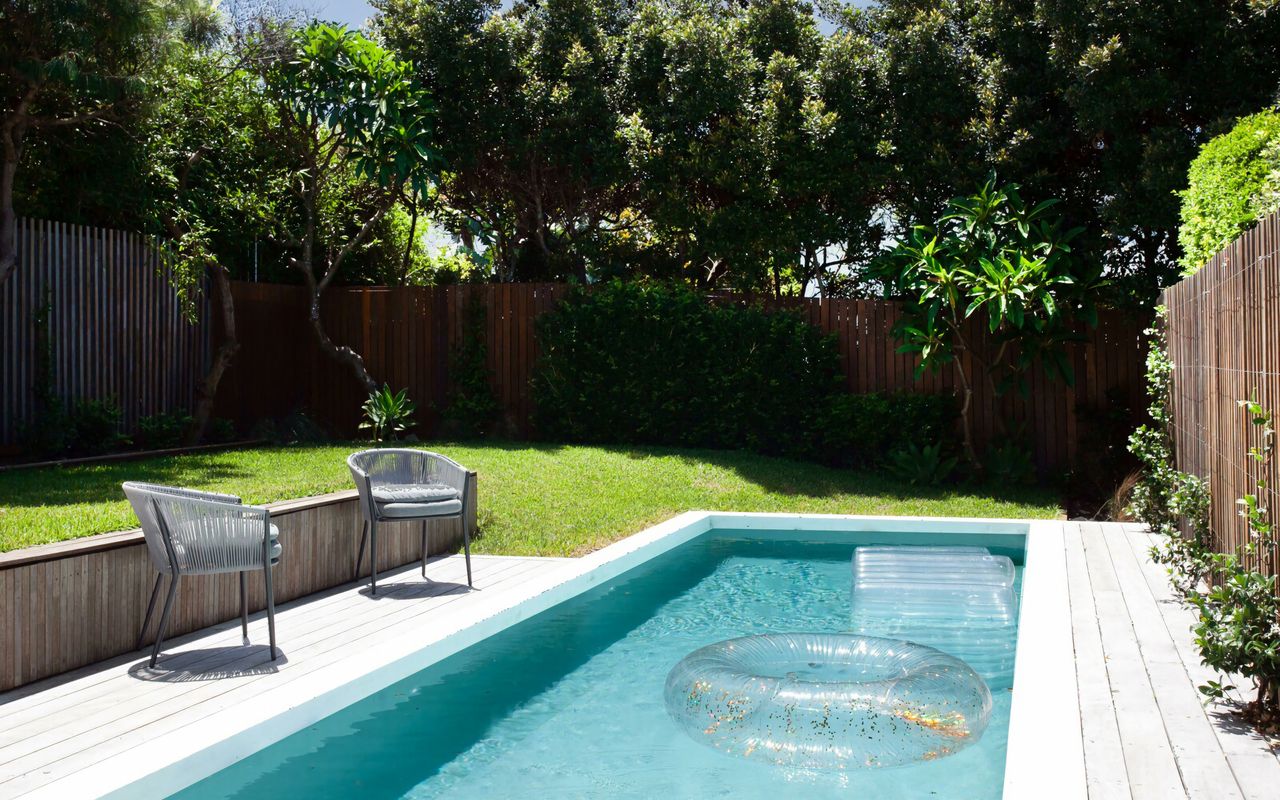 Clovelly Poolside IH