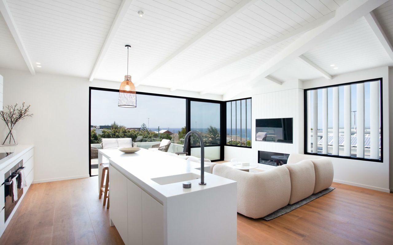 Clovelly Poolside IH