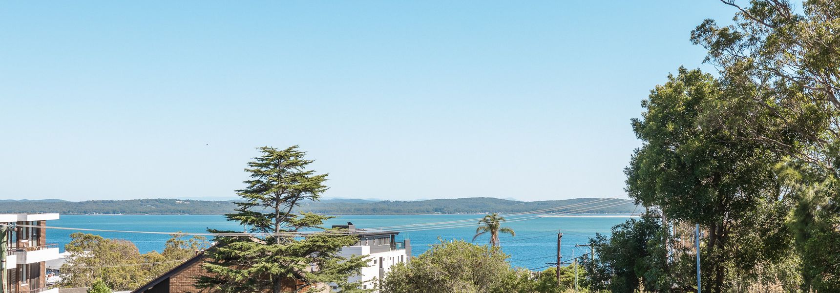 The Commodore, 23/9-11 Donald Street – Delightful unit with gorgeous water views, air con and wi-fi