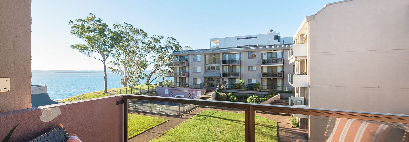 The Poplars, 24/36 Magnus Street – Unit with views, air con and wifi in a complex with a pool