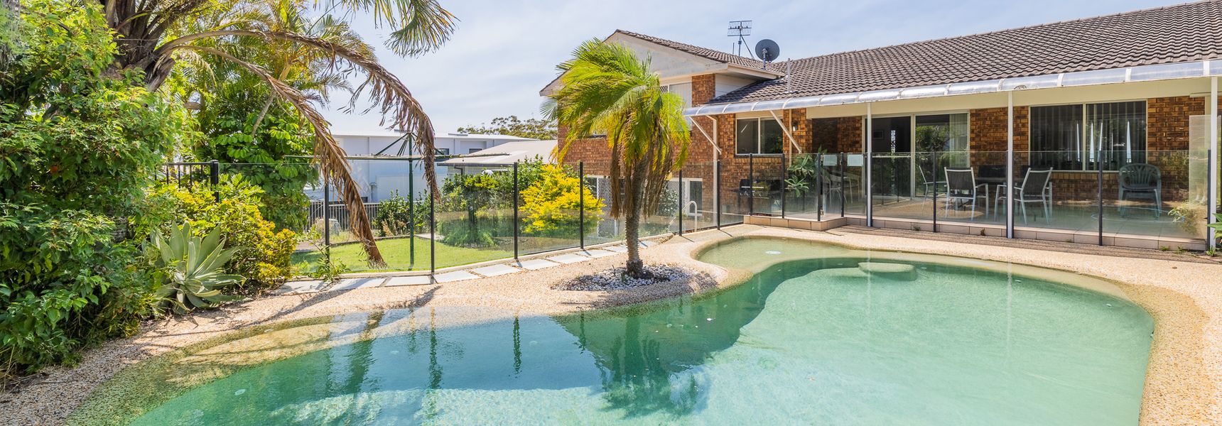 33 Gloucester St – Beautifully furnished house with stunning views and a pool