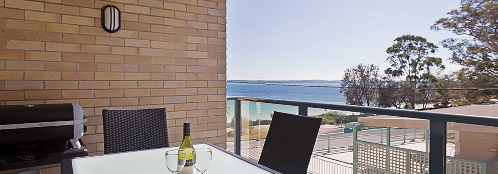 Shoreline, 4/7 Victoria Parade – Views over Fly Point and close to Nelson Bay Marina