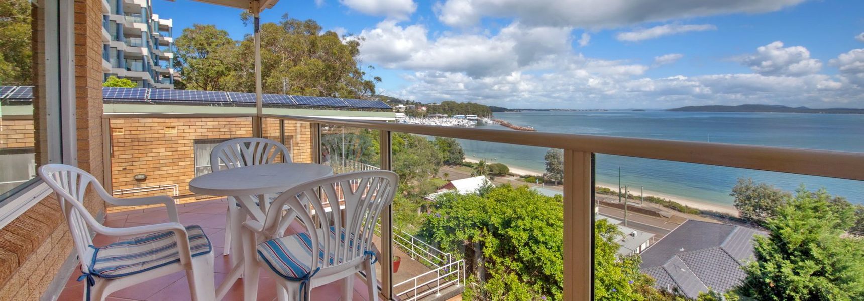 Quarterdeck, 5/12 Magnus Street – panoramic water views & close to town