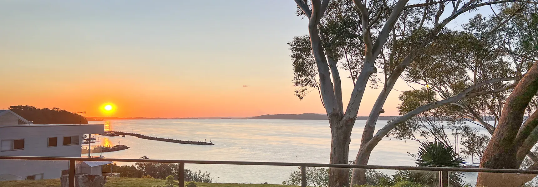 The Poplars, 1/36 Magnus St – Delightful unit with panoramic water views, pool, Linen, Aircon & WIFI