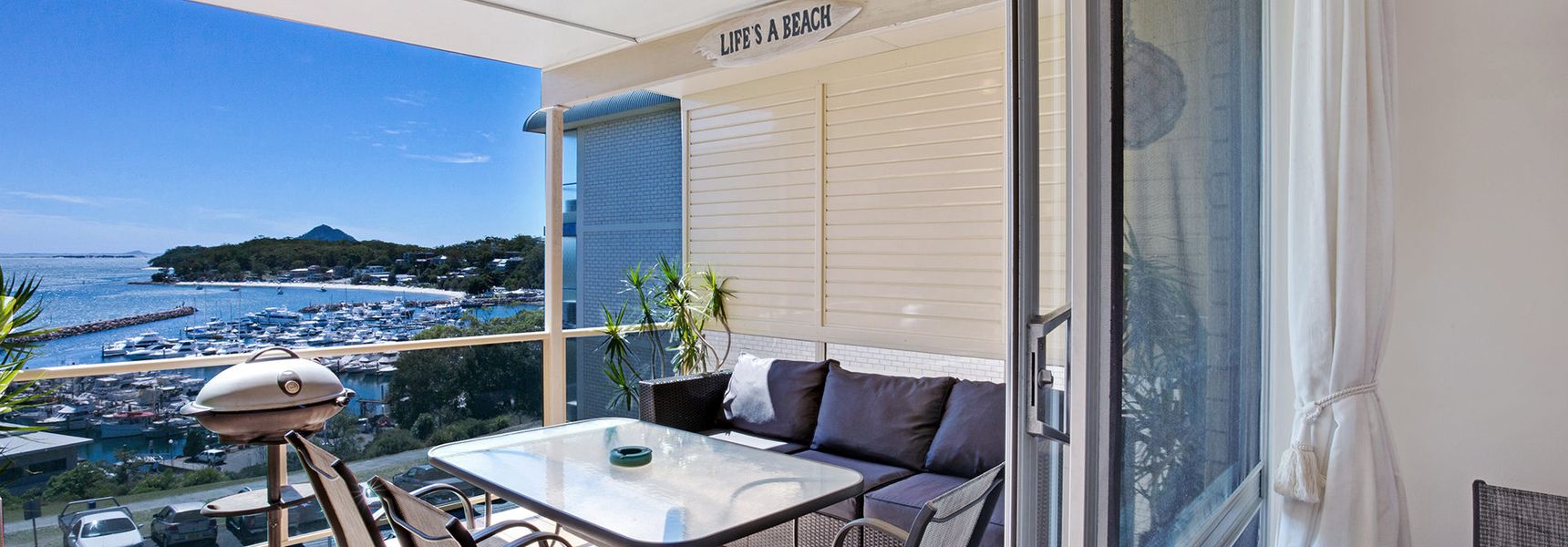 Laman Lodge, 6/15 Laman Street – Air Conditioned unit with spectacular views and free Wi-Fi