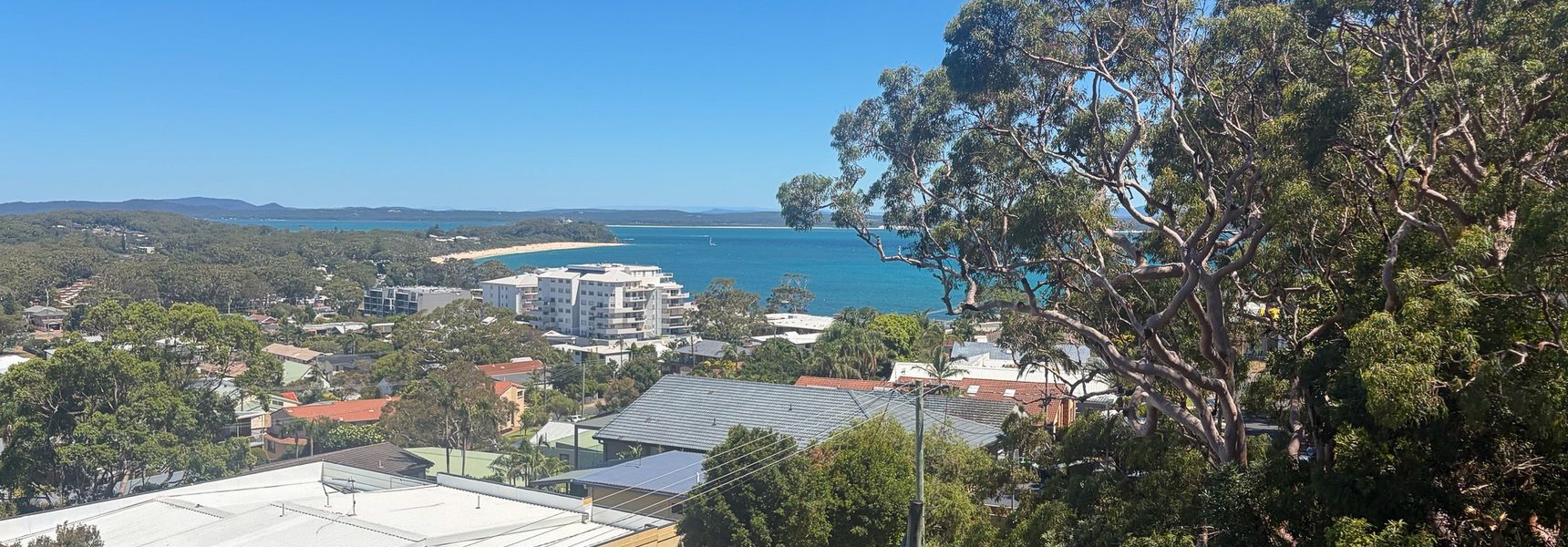 Adriana, 9/83 Ronald Avenue – fabulous views & aircon