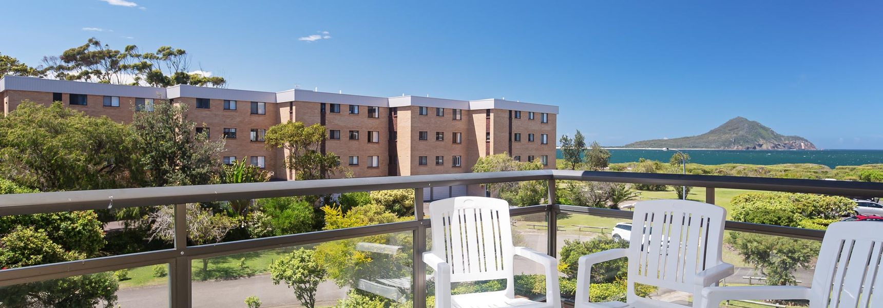 Commodore, 9/6 Intrepid Close – SO CLOSE TO THE WATERS EDGE