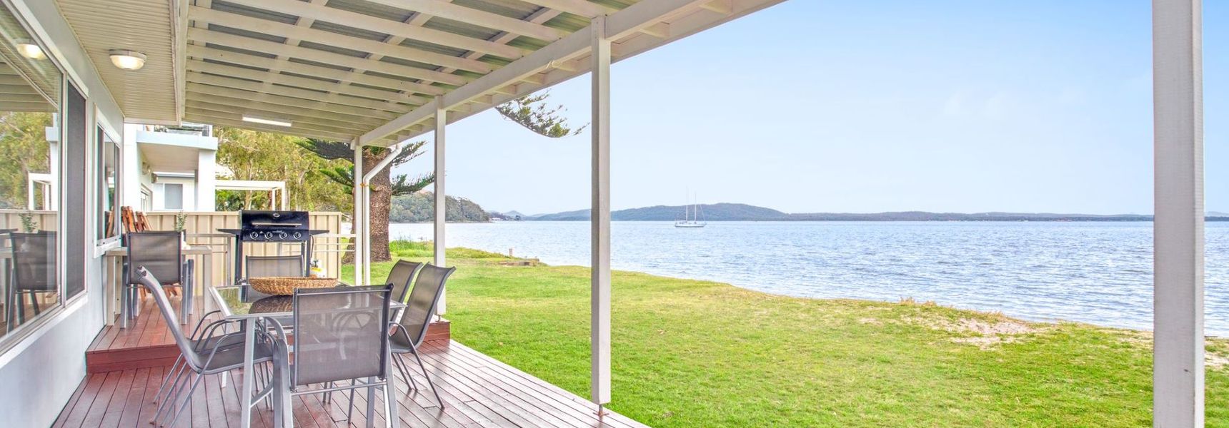 Beached Inn, 93 Foreshore Drive – Spacious beach front house