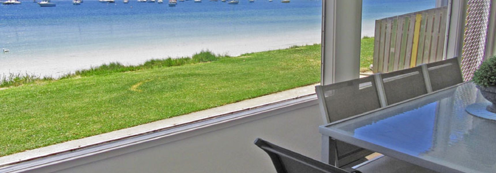 Casa Martins, 219 Foreshore Drive – Absolute Waterfront House