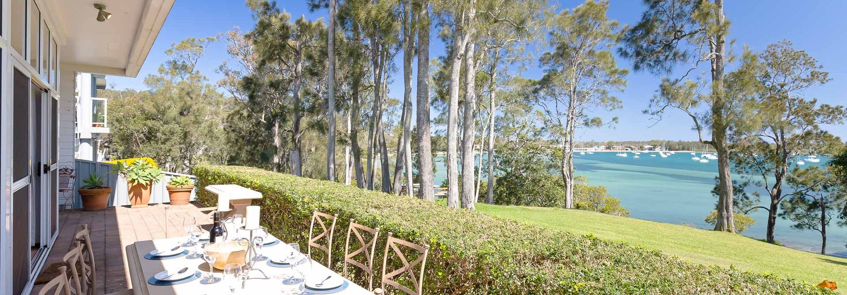 Corlette Waterfront, 2/44 Danalene Parade – Waterfront Luxury, WIFI, Aircon, Boat Parking