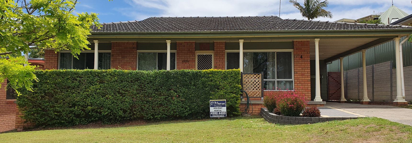 Cuddles Cottage, 4 Christmas Bush Avenue – air conditioned holiday house, 400 metres to Dutchies beach