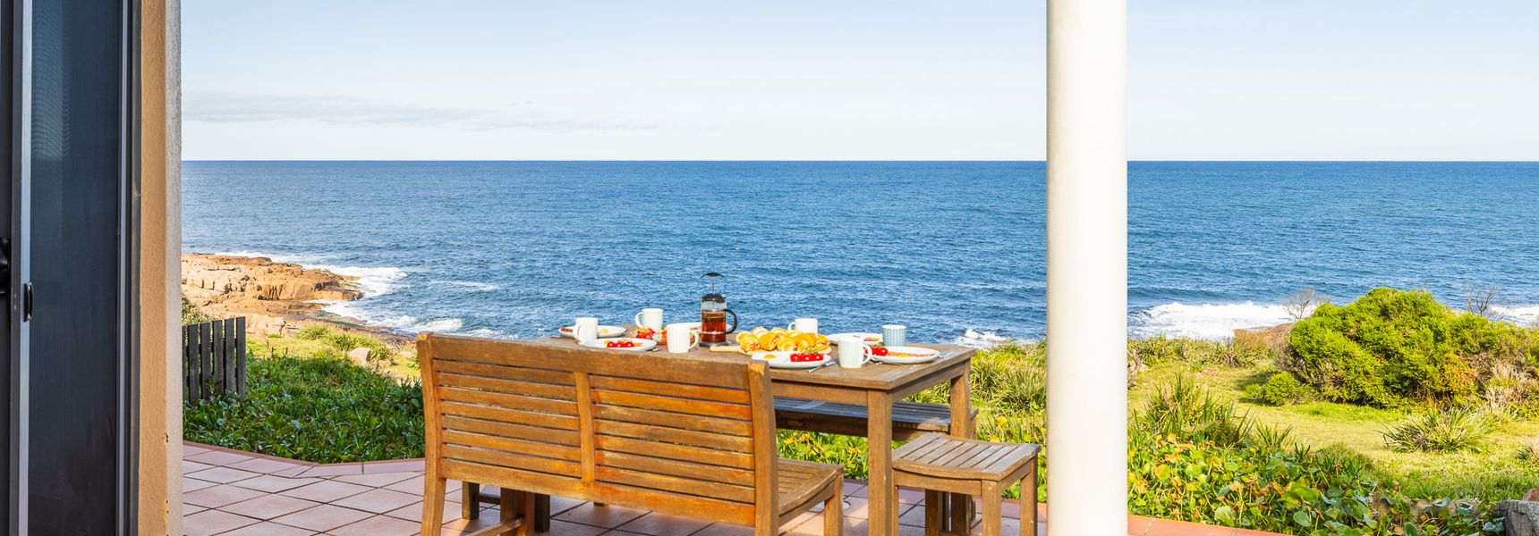 Ocean Views, 4 Ocean Street – Absolute Waterfront Retreat at Fishermans Bay