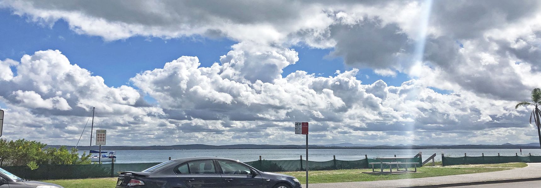 Stillwater, 25 Victoria Parade – large cottage across from the water sleeping 13