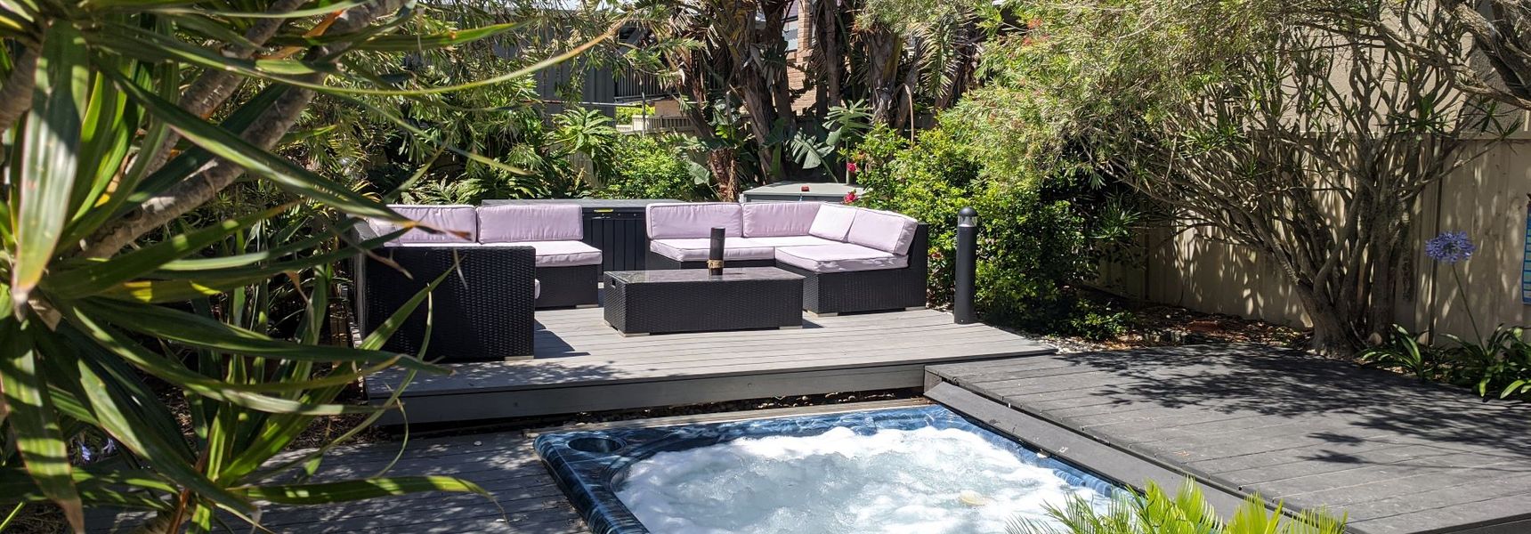 Sunset on Birubi, 2/40 Ocean Ave – pet friendly, air con, water views, WIFI and outdoor spa