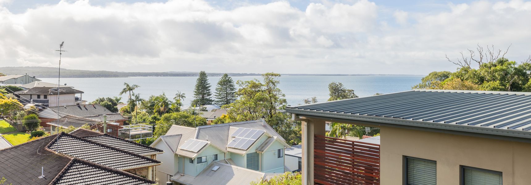 Vista, 16 Vista Avenue – huge house with water views & ducted air conditioning