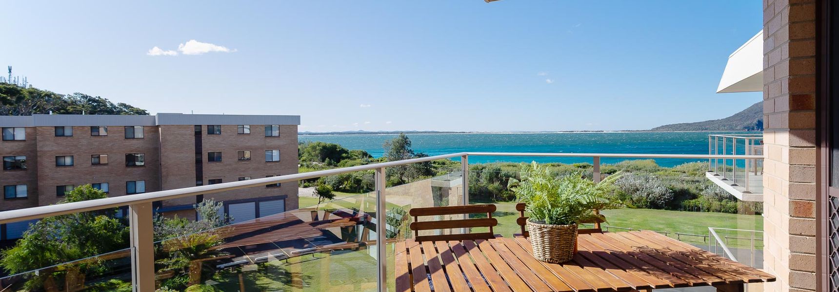 Promenade 12, 8 Intrepid Cl – fantastic waterfront unit with air con and Wifi