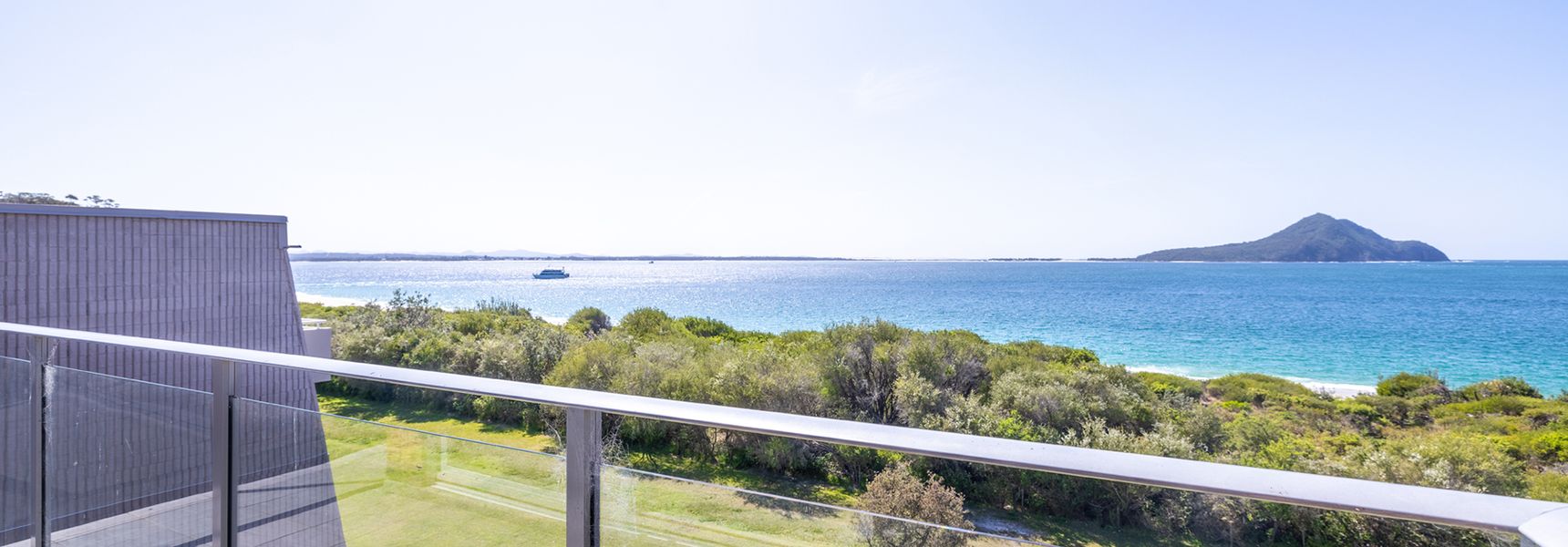 Luskin Lodge, 11/29 Weatherly Close – stunning water views