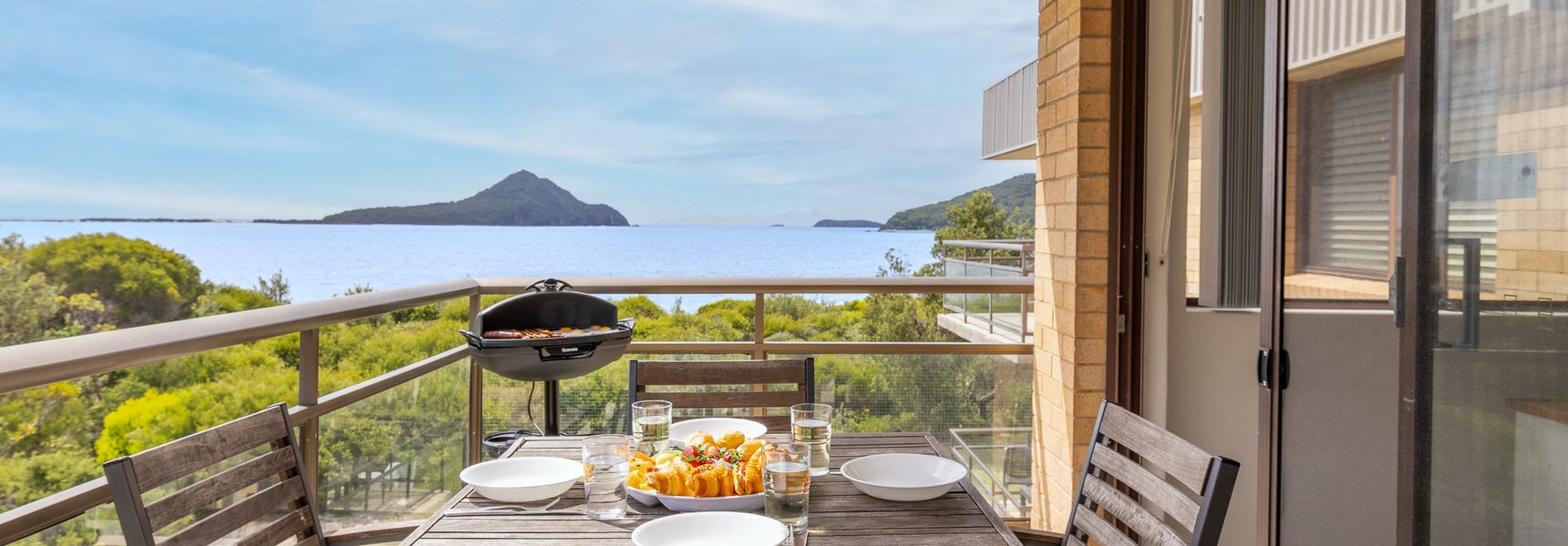 Intrepid, 12/3 Intrepid Close – right on the beachfront