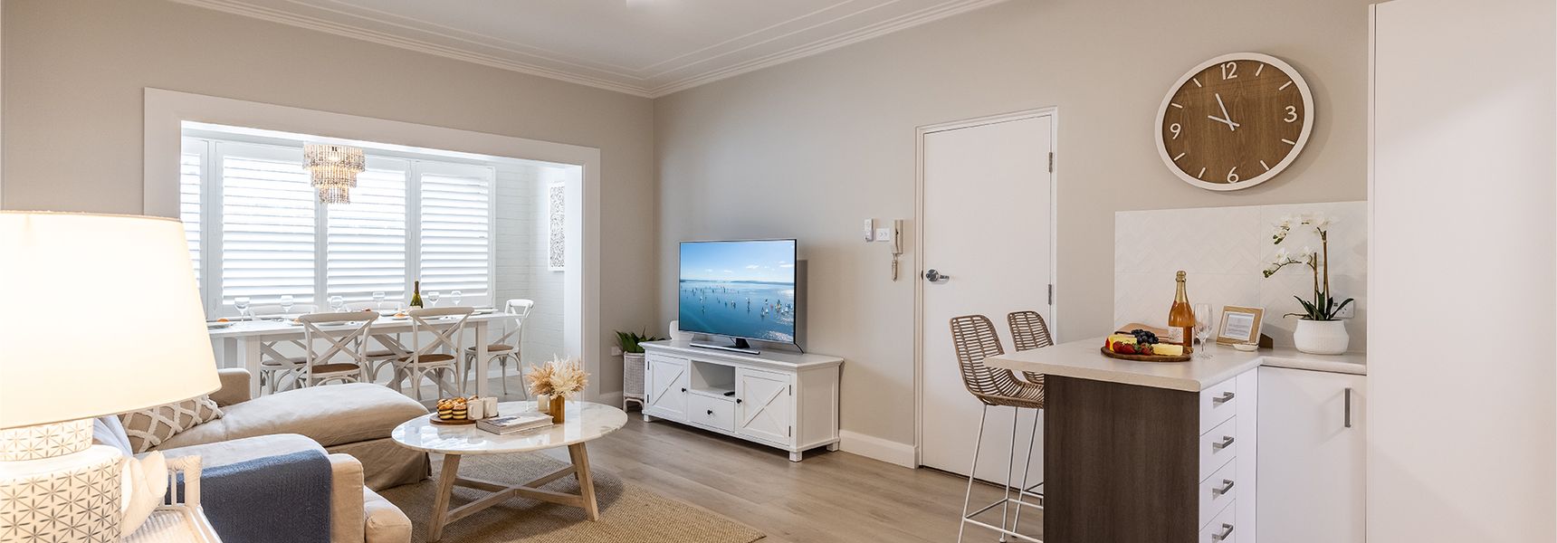 Louisa Court, 2/49 Donald St – Beautifully furnished unit in the heart of town with air con and Wi-Fi