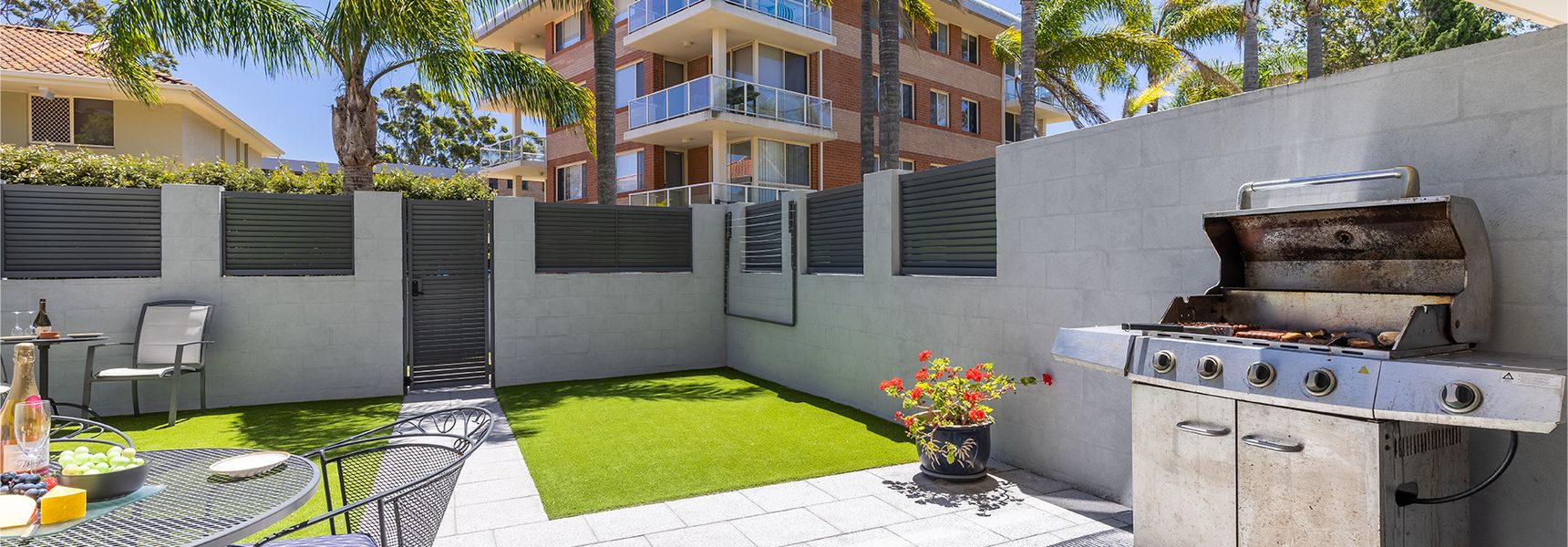 Kristie Court 2, 7 Weatherly Cl close to the beach with WiFi