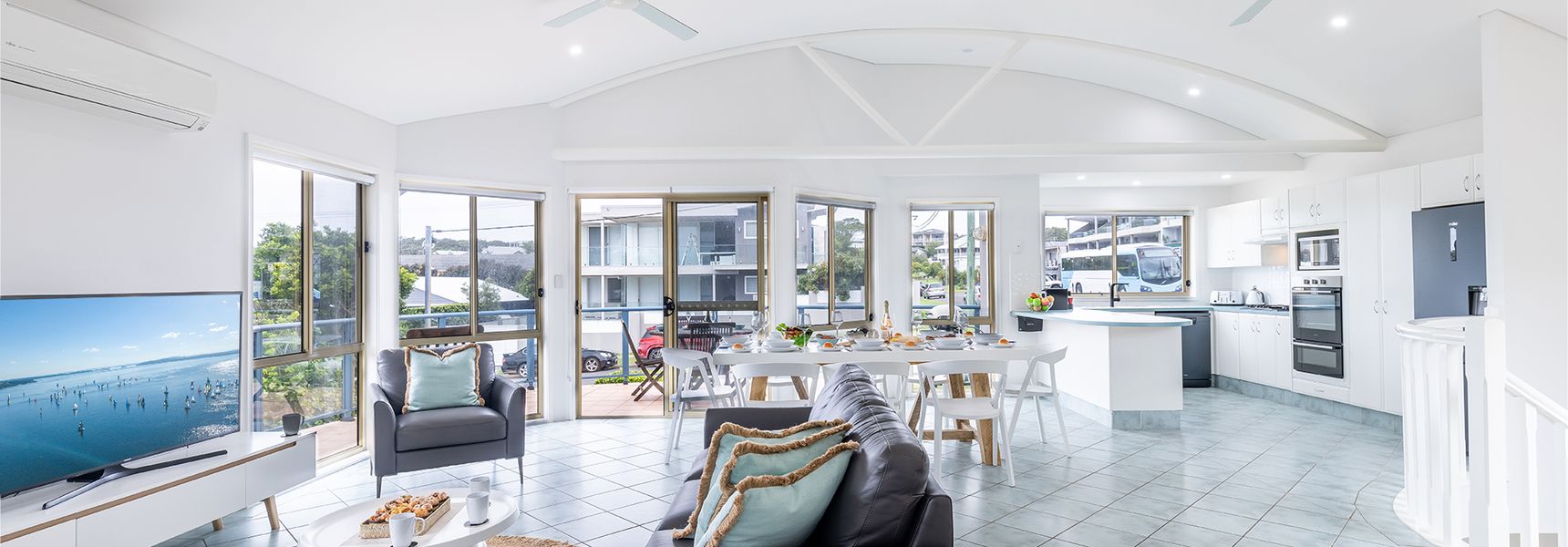 Baia Villa air con WiFi and views of Fingal Beach