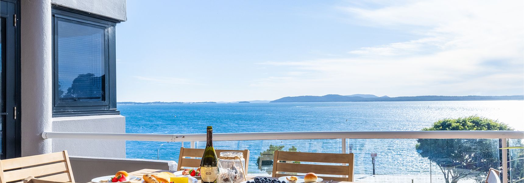 Florentine 13, 11 Columbia Close -fabulous unit with air con, wifi, pool, lift and waterviews